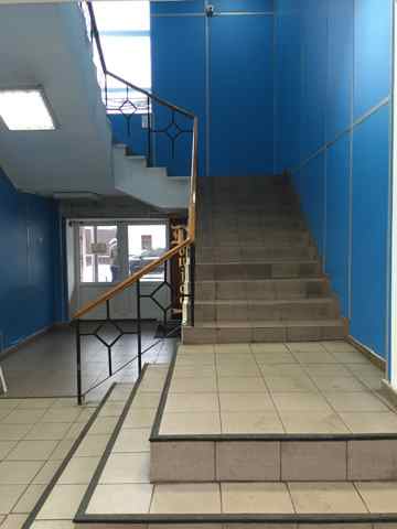 Лестница на второй этаж к шоу-руму Дидмарко