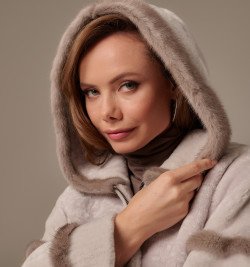 Двусторонняя дубленка с капюшоном