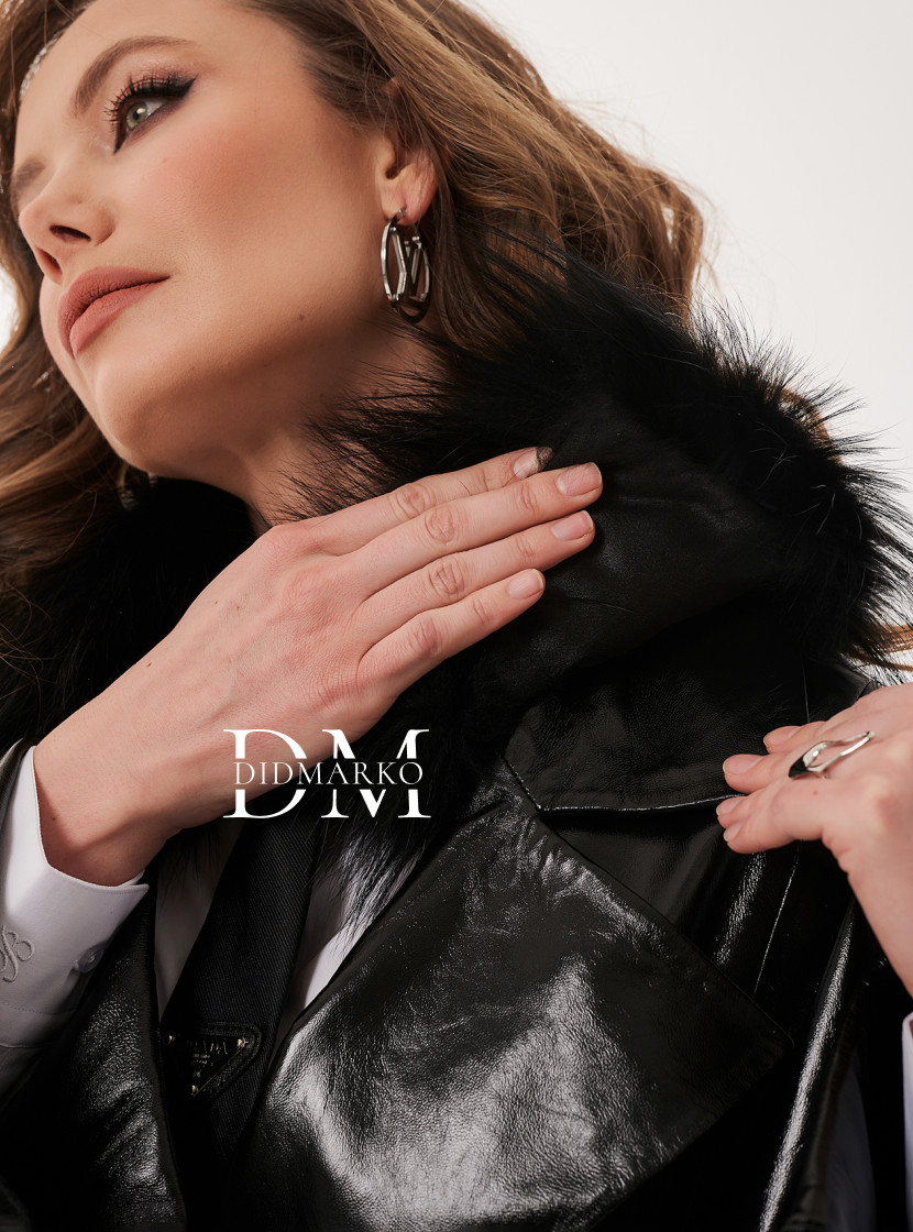 Демисезонное кожаное пальто с мехом