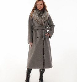 Длинное пальто с мехом чернобурки