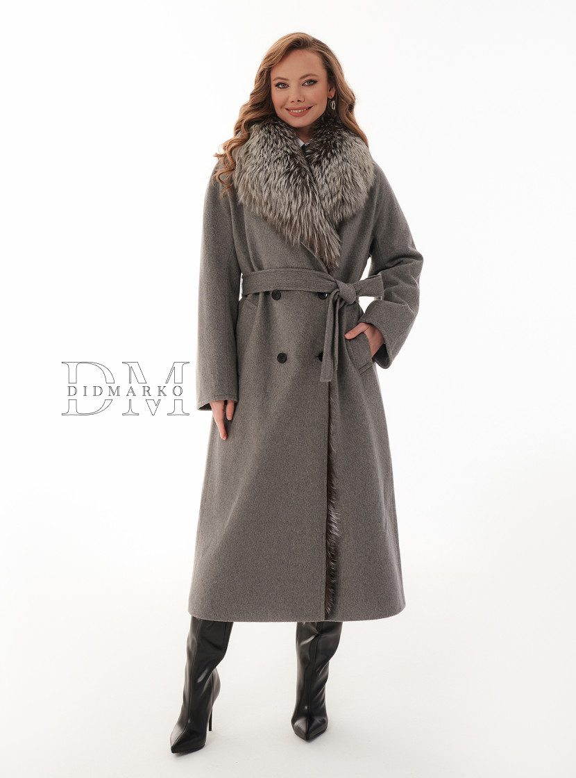Длинное пальто с мехом чернобурки