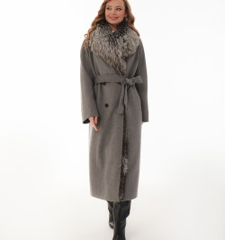 Длинное пальто с мехом чернобурки