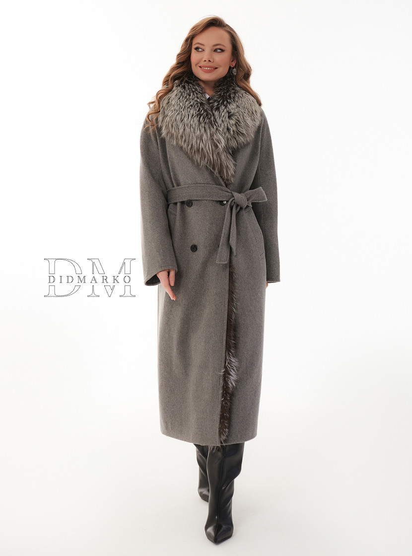 Длинное пальто с мехом чернобурки