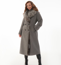 Длинное пальто с мехом чернобурки