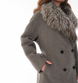 Длинное пальто с мехом чернобурки