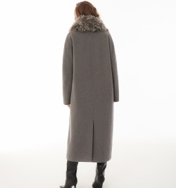 Длинное пальто с мехом чернобурки