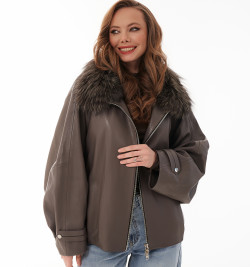 Тёплая кожаная куртка с меховой отделкой