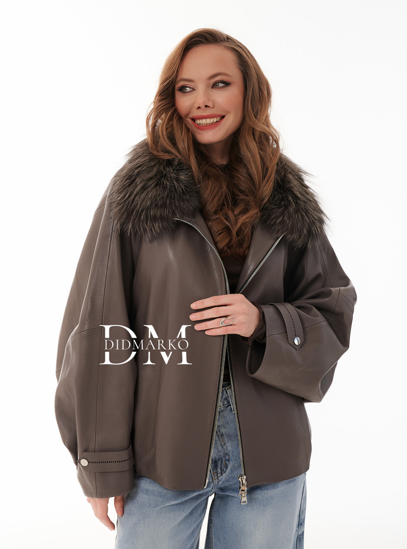 Тёплая кожаная куртка с меховой отделкой