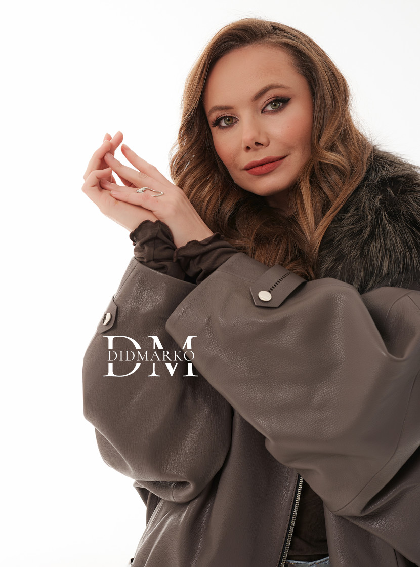 Тёплая кожаная куртка с меховой отделкой