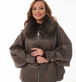 Тёплая кожаная куртка с меховой отделкой