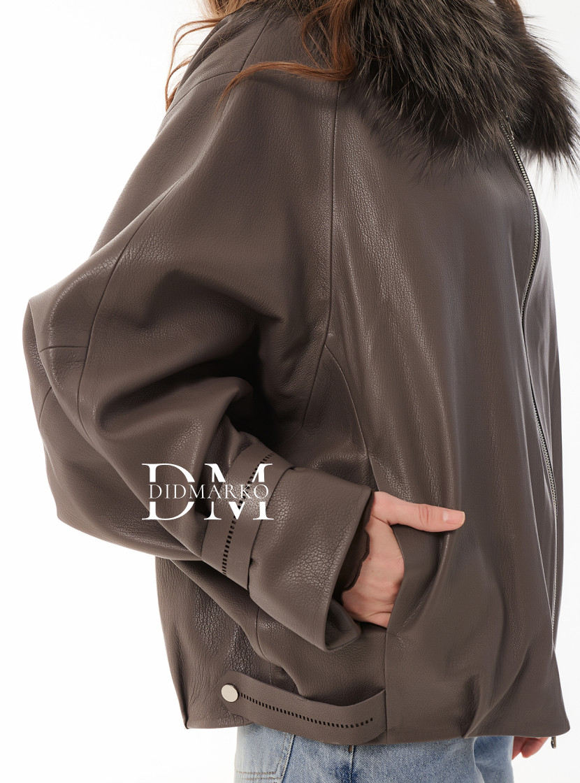 Тёплая кожаная куртка с меховой отделкой