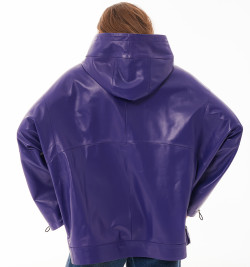 Женская кожаная куртка больших размеров фиолетового цвета