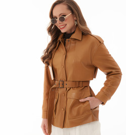 Куртка из кожи в рыжем оттенке: модный акцент