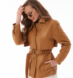 Куртка из кожи в рыжем оттенке: модный акцент