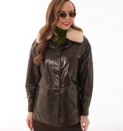 Стильный облегченный пуховик из кожи 