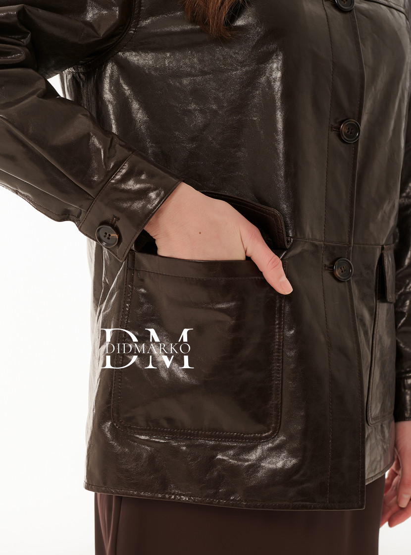 Стильный облегченный пуховик из кожи 