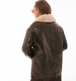 Стильный облегченный пуховик из кожи 