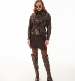 Универсальная коричневая куртка из кожи