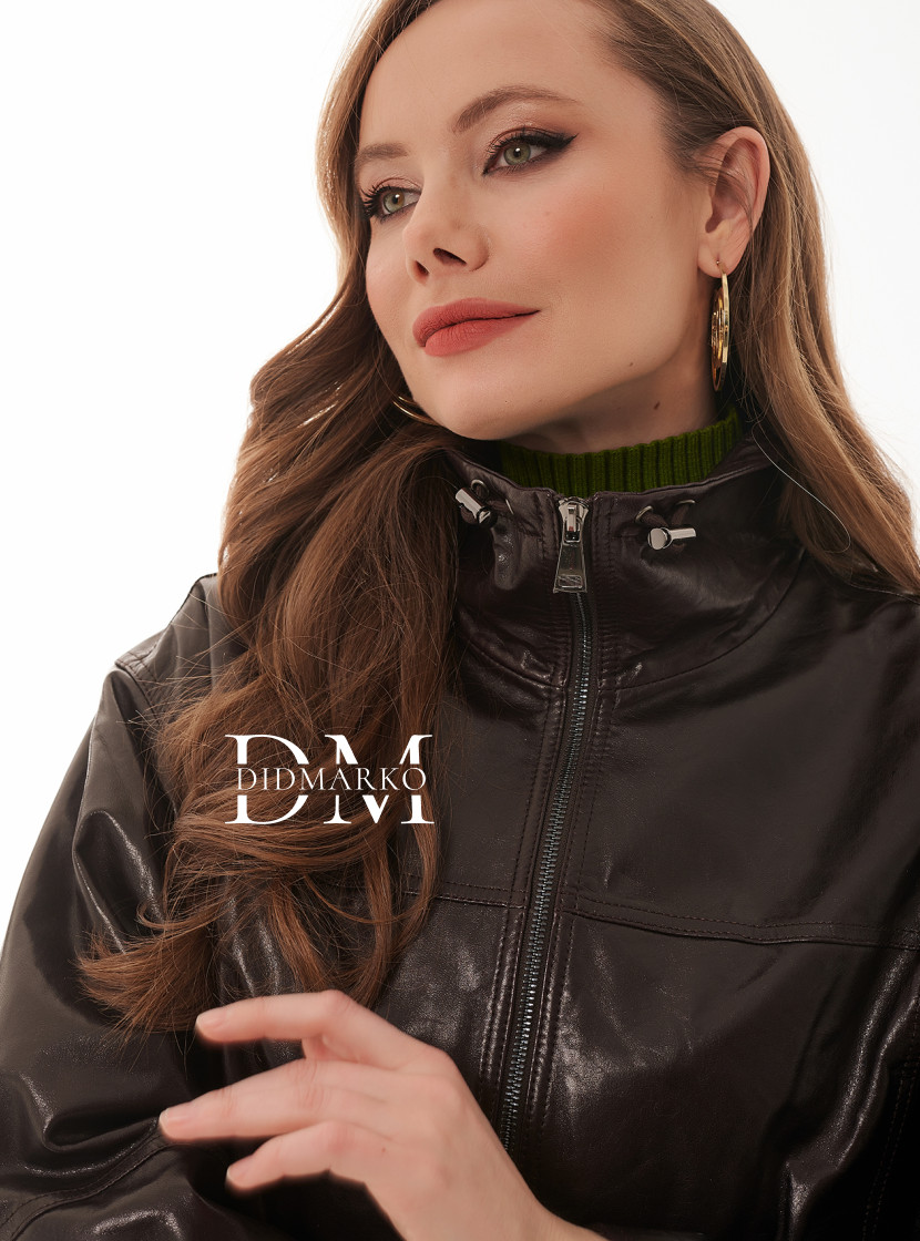 Коричневая кожаная куртка 