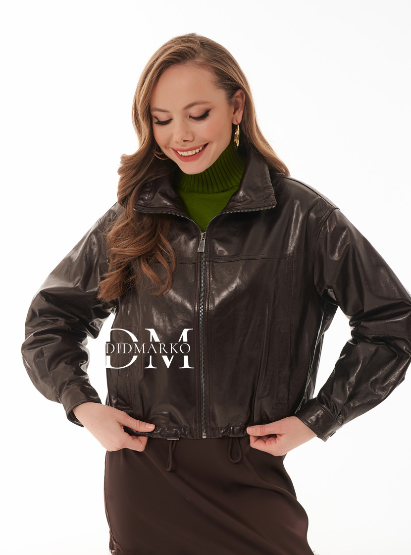 Коричневая кожаная куртка 