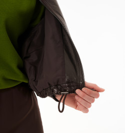 Коричневая кожаная куртка 