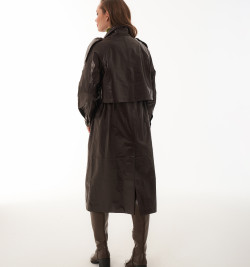 Коричневый плащ из натуральной кожи