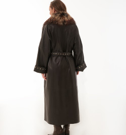 Утеплённое пальто из натуральной кожи с мехом