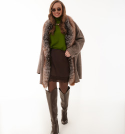 Утеплённое пальто из шерсти с мехом