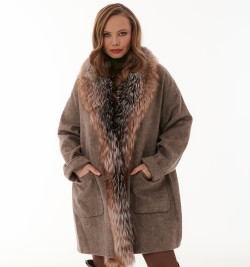 Утеплённое пальто из шерсти с мехом