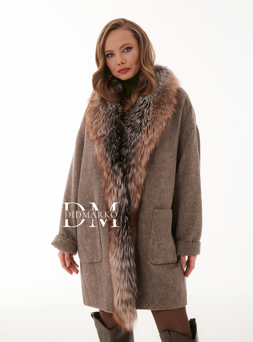 Утеплённое пальто из шерсти с мехом