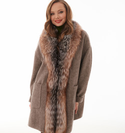 Утеплённое пальто из шерсти с мехом