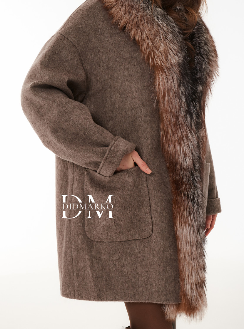 Утеплённое пальто из шерсти с мехом
