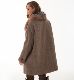 Утеплённое пальто из шерсти с мехом