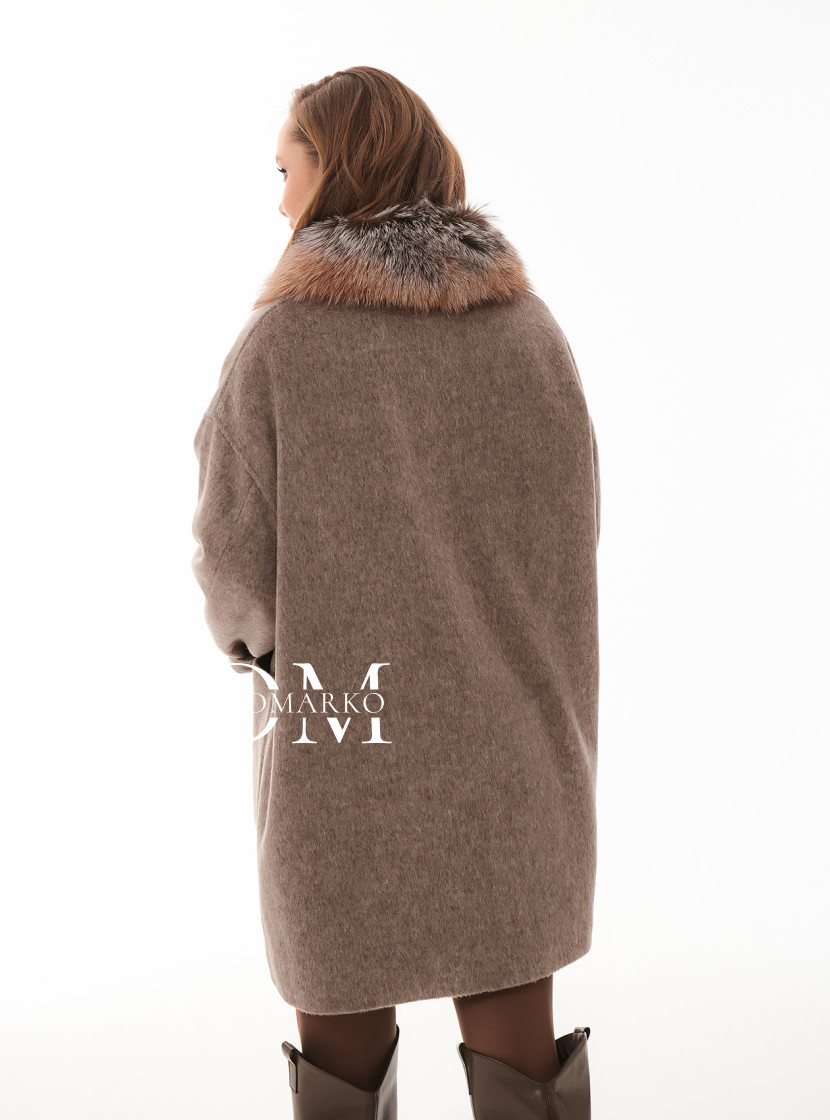 Утеплённое пальто из шерсти с мехом
