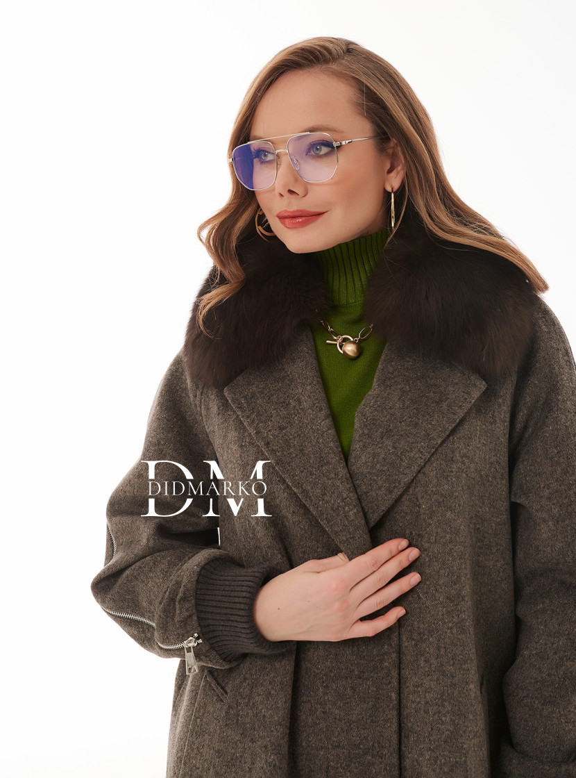 Утеплённое пальто из шерсти