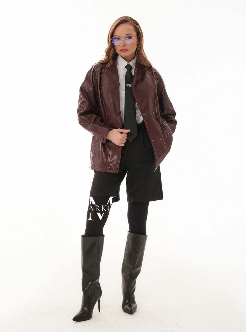 Тренд сезона: бордовая кожаная куртка  