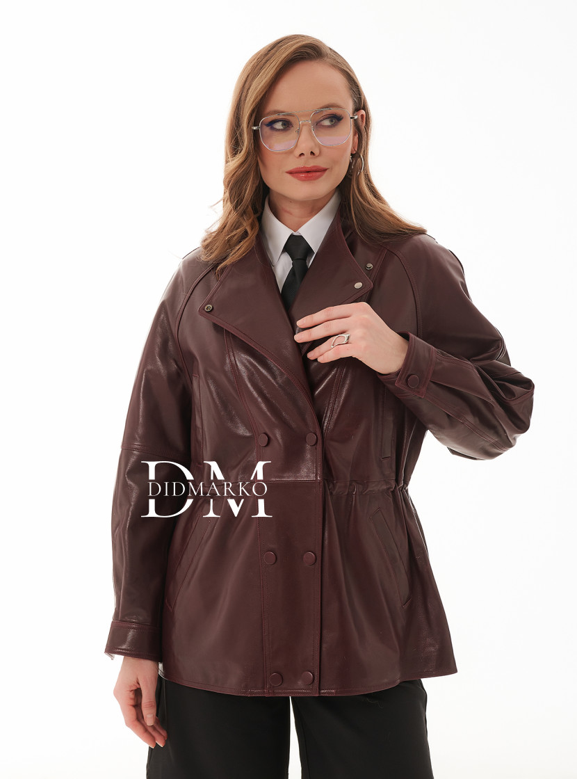 Тренд сезона: бордовая кожаная куртка  