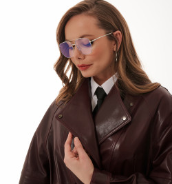 Тренд сезона: бордовая кожаная куртка  