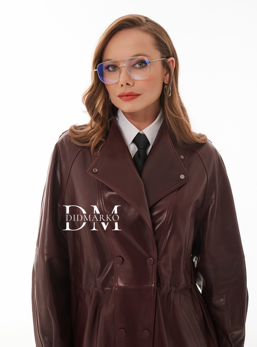 Тренд сезона: бордовая кожаная куртка  