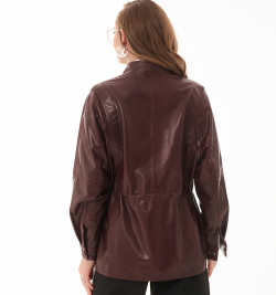 Тренд сезона: бордовая кожаная куртка  