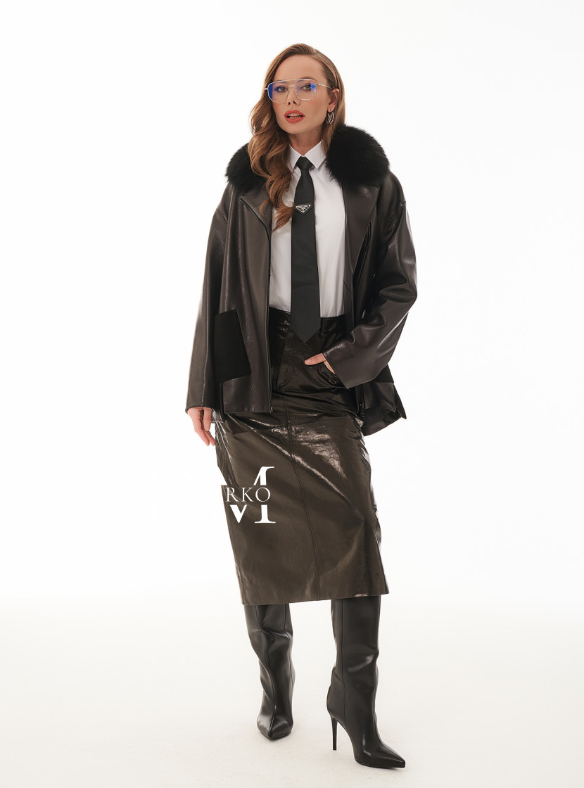 Демисезонная кожаная куртка с воротником из меха песца