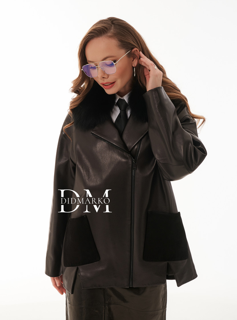 Демисезонная кожаная куртка с воротником из меха песца