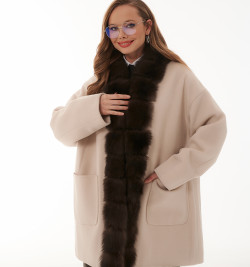 Пальто из шерсти с мехом
