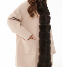 Пальто из шерсти с мехом