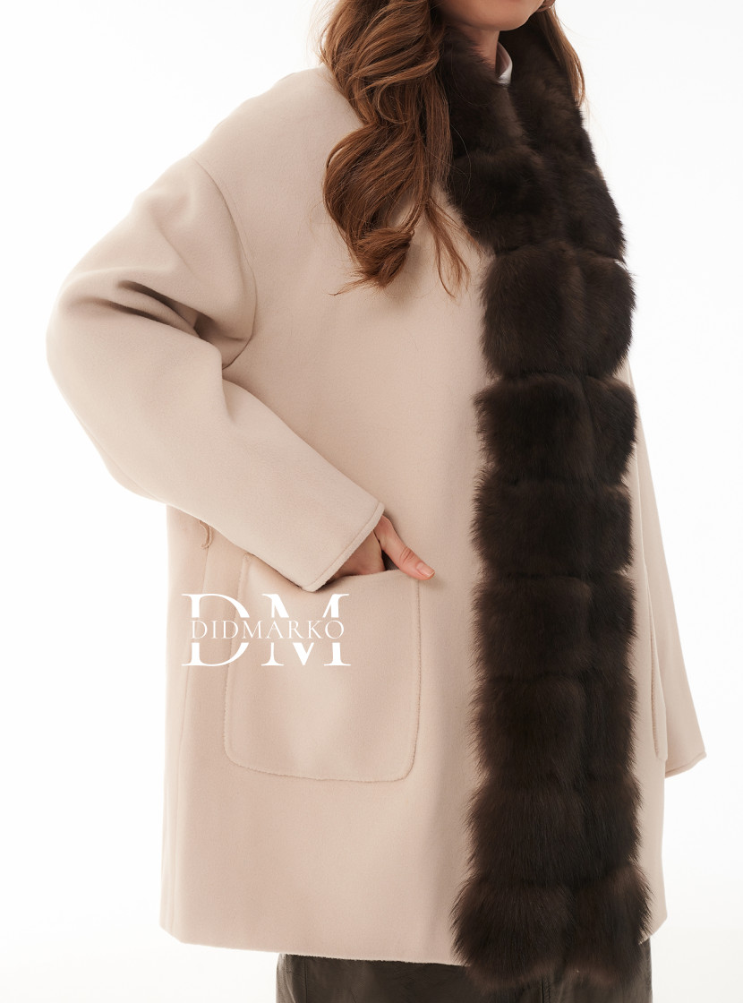Пальто из шерсти с мехом