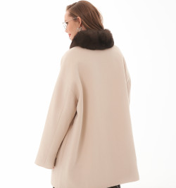 Пальто из шерсти с мехом