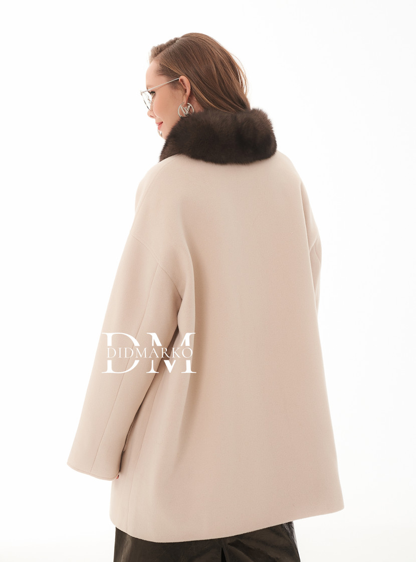 Пальто из шерсти с мехом