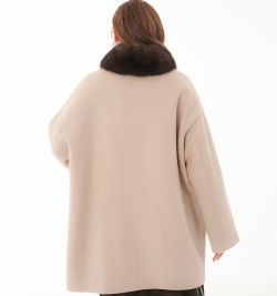 Пальто из шерсти с мехом