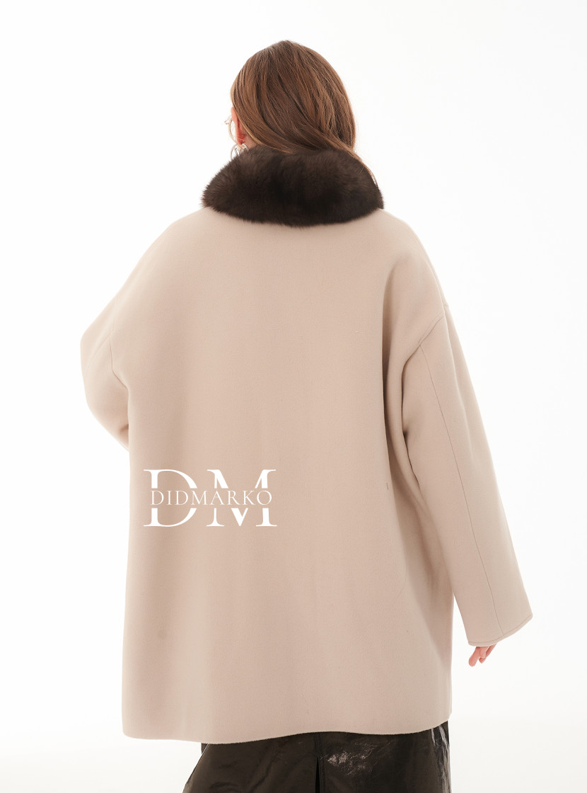 Пальто из шерсти с мехом