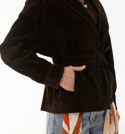 Замшевый жакет коричневого цвета 